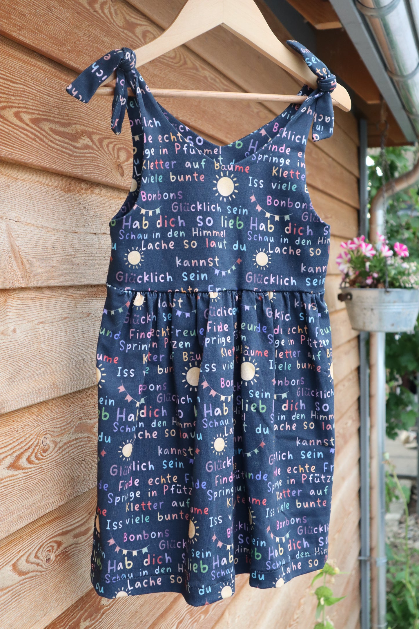 Kleid "Afirmation" mit verstellbaren Trägern