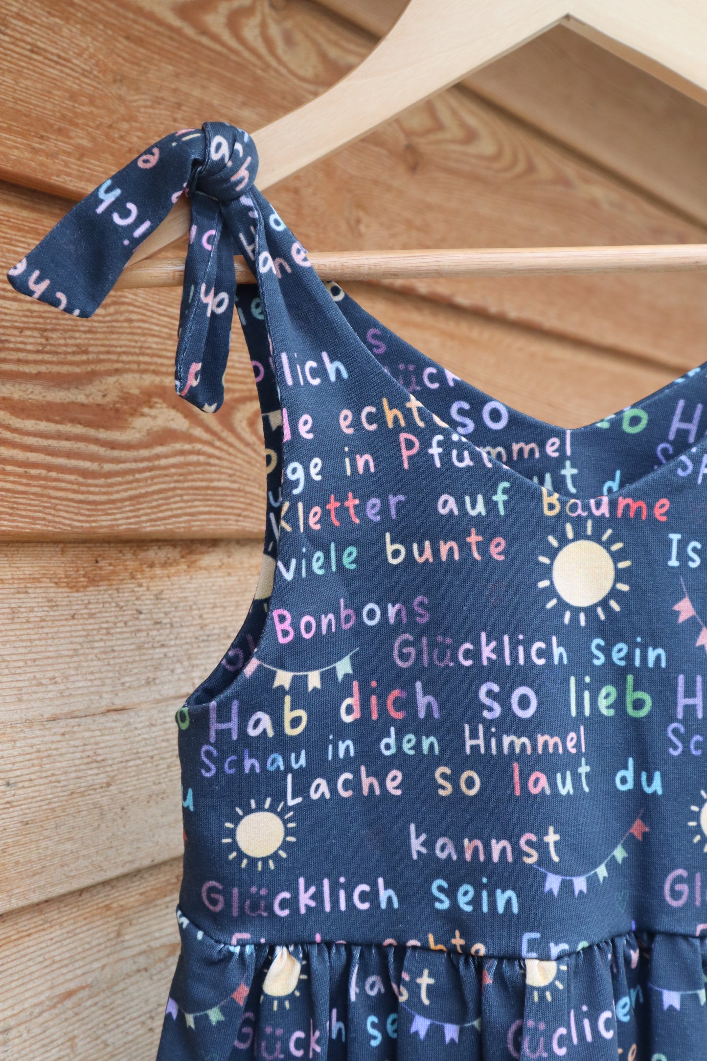 Kleid "Afirmation" mit verstellbaren Trägern