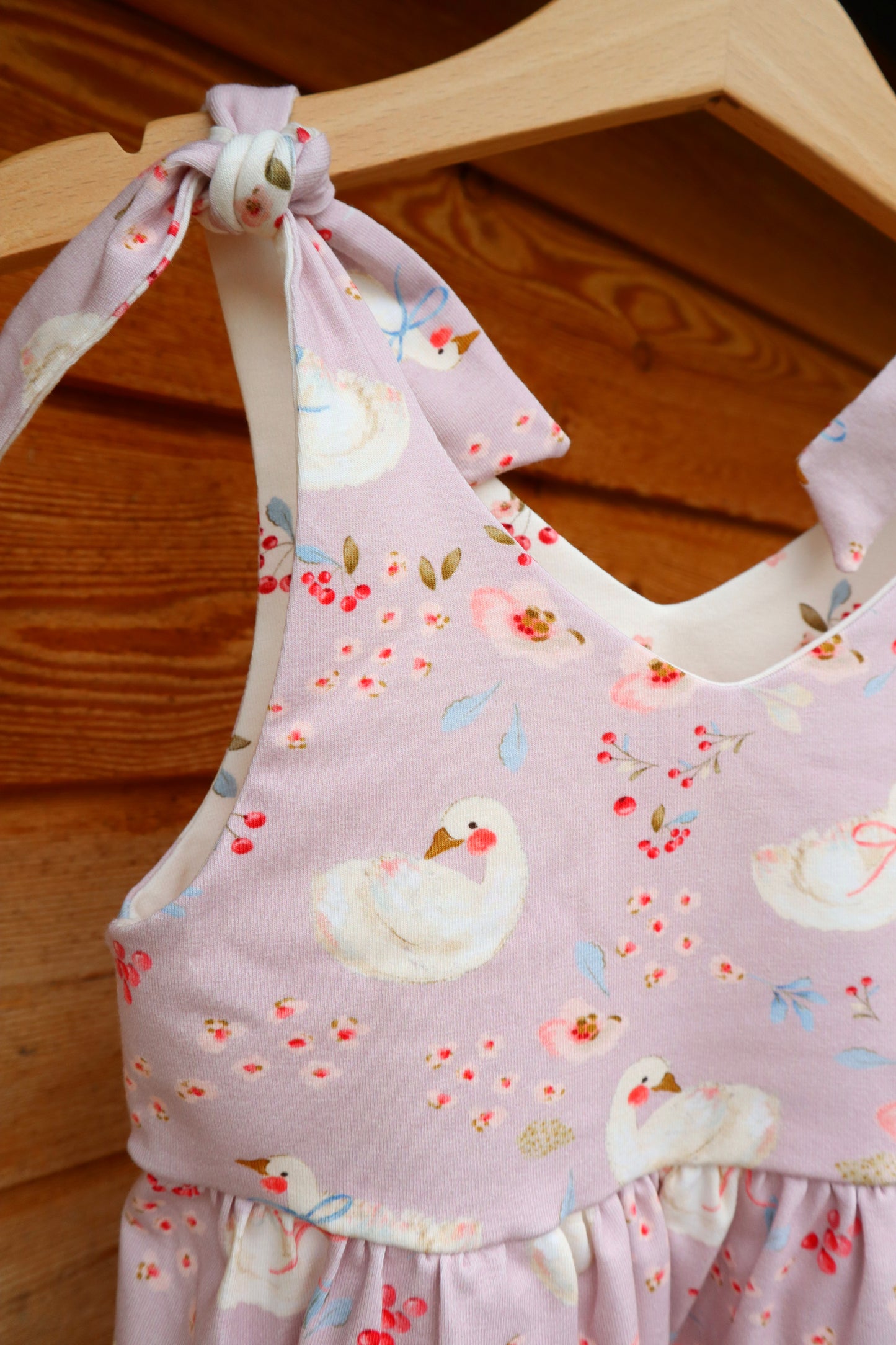 Kleid "Schwan" mit verstellbaren Trägern