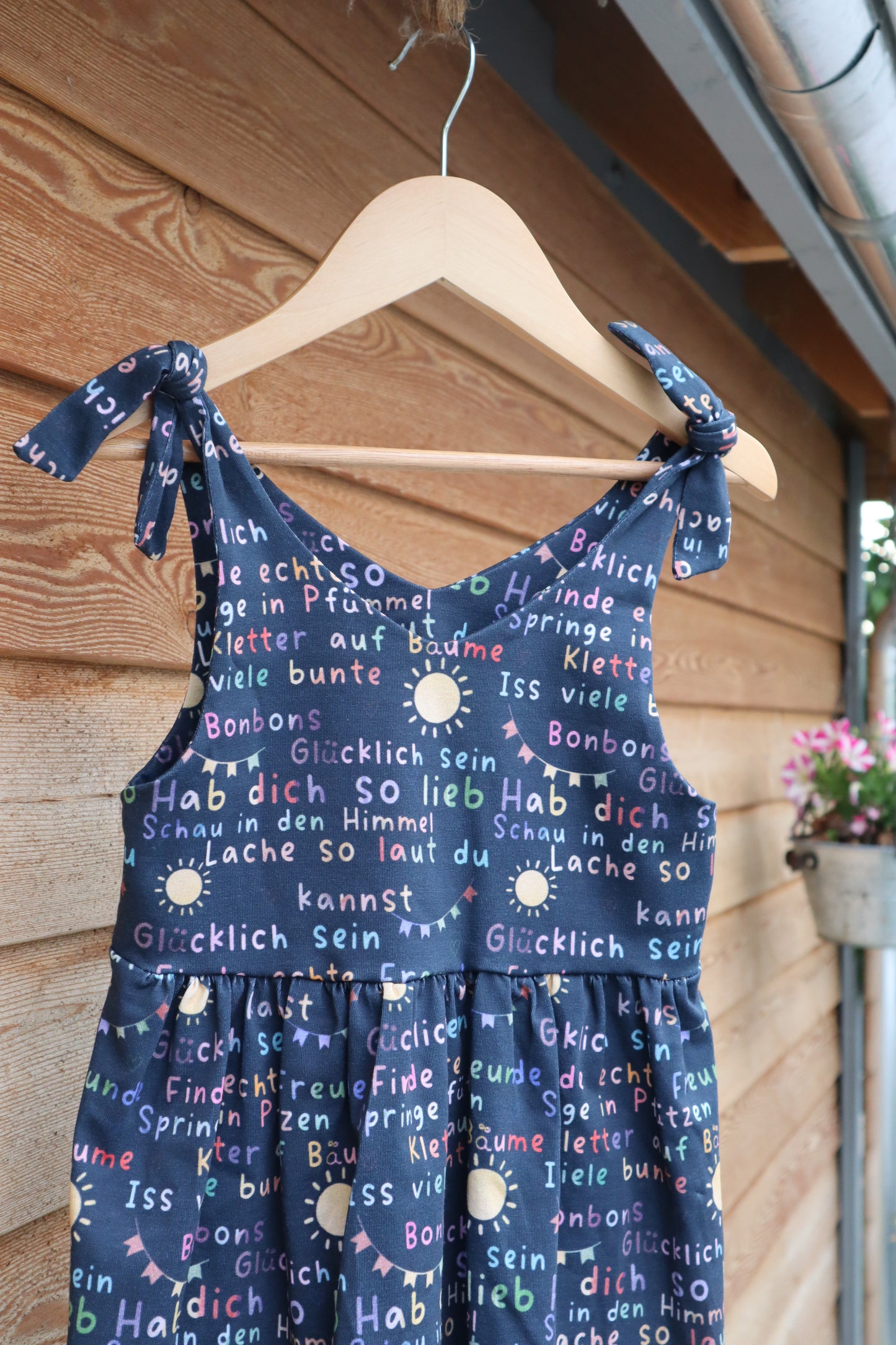 Kleid "Afirmation" mit verstellbaren Trägern